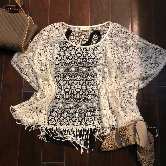 💓💓 off white lace top Altar’d State - Picture 2 of 5